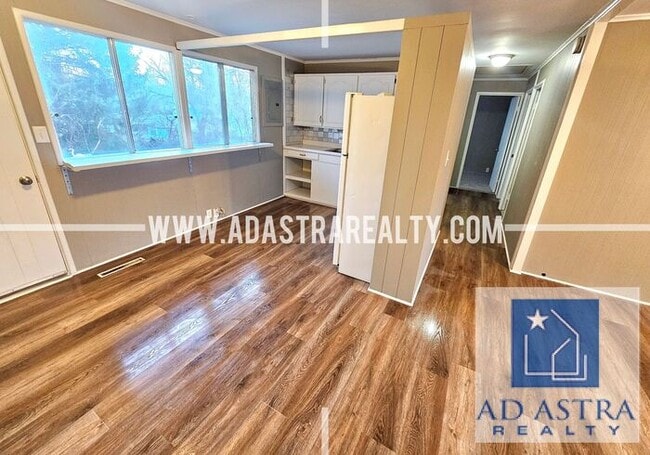 Building Photo - 3 Bedroom 1 Bathroom Home in Gladstone-Ava...
