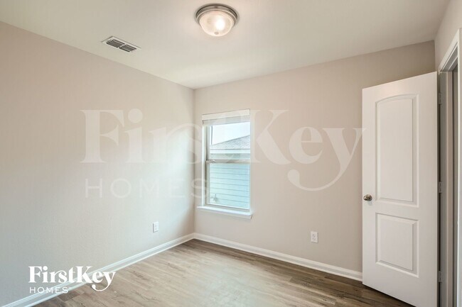 Building Photo - 14259 Chaps Dr