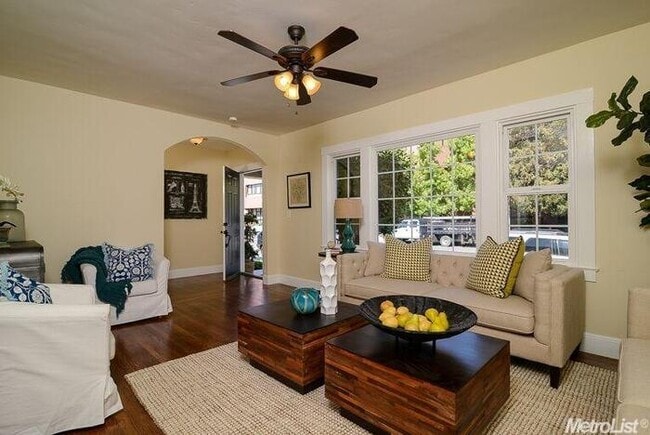 Building Photo - Stylishly Updated 2 Bed Home in Prime Midt...