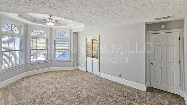 Building Photo - 4858 Glenwhite Dr