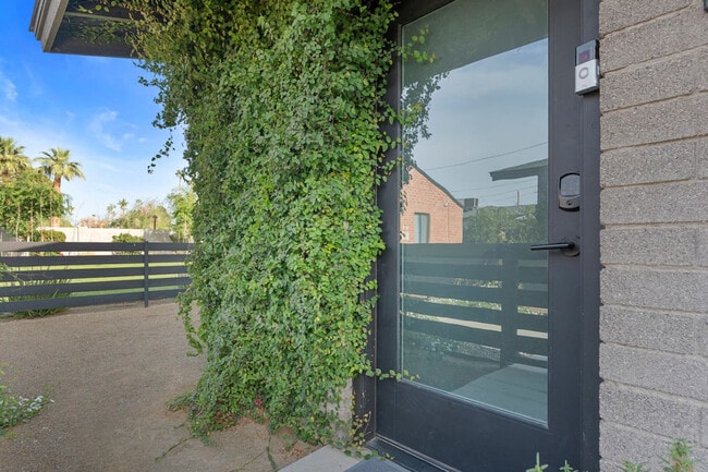 Building Photo - 4403 N 13th Pl