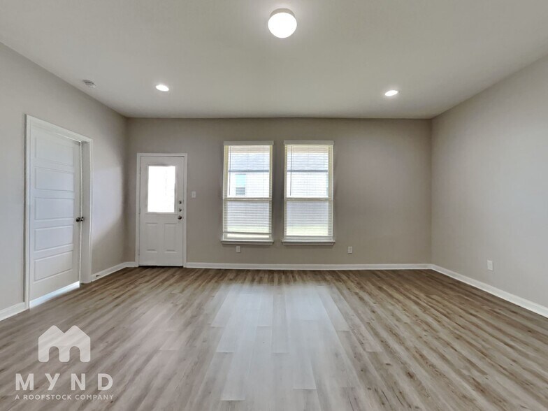 Building Photo - 2066 Rhesus Vw