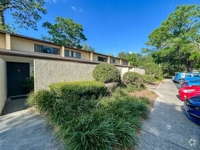 Building Photo - Adorable 2/2 in Grantwood