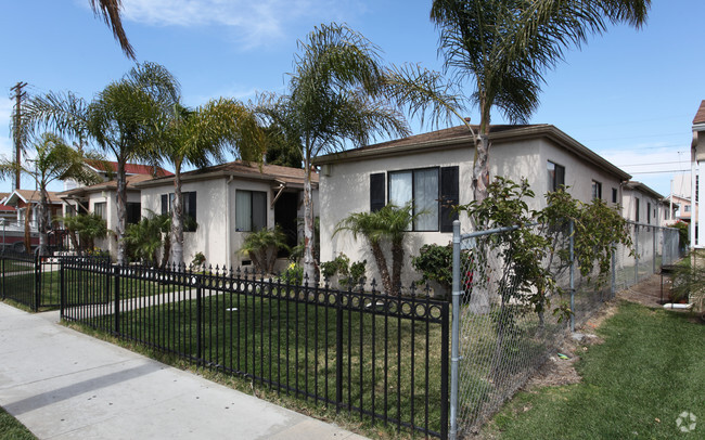 Primary Photo - Central Avenue Apartments