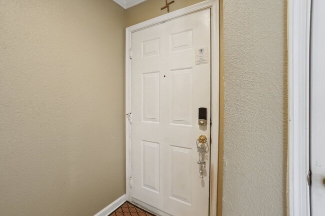 Building Photo - This hidden gem won’t last long!