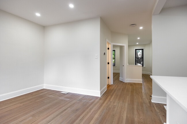 Building Photo - 4638 N Hamilton Ave