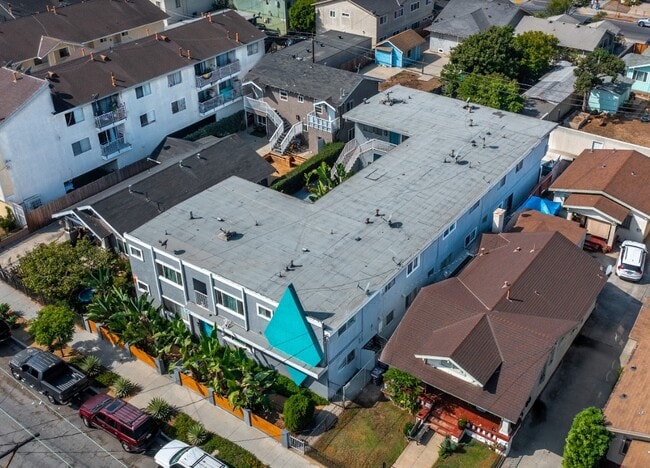 Building Photo - 905 Gaviota Ave