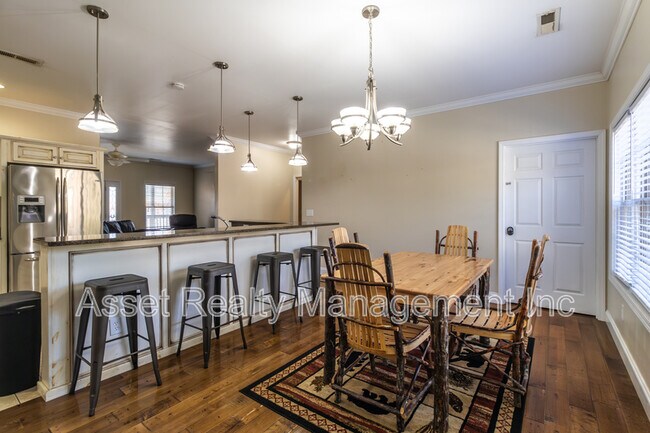 Building Photo - 306 White Cap Ln