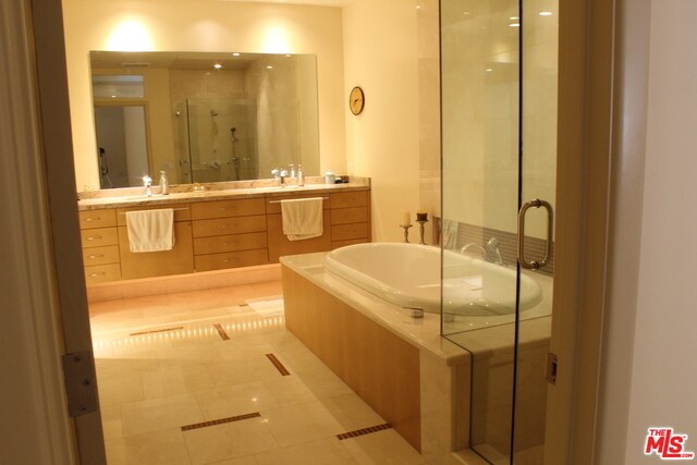 Building Photo - 10400 La Grange Ave