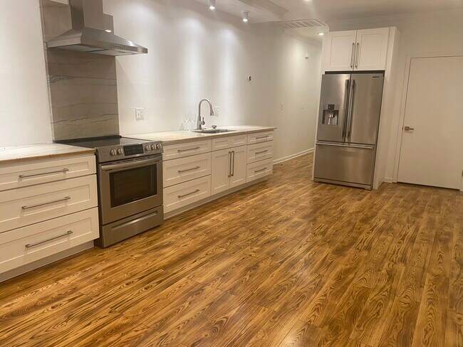 Building Photo - NO2504