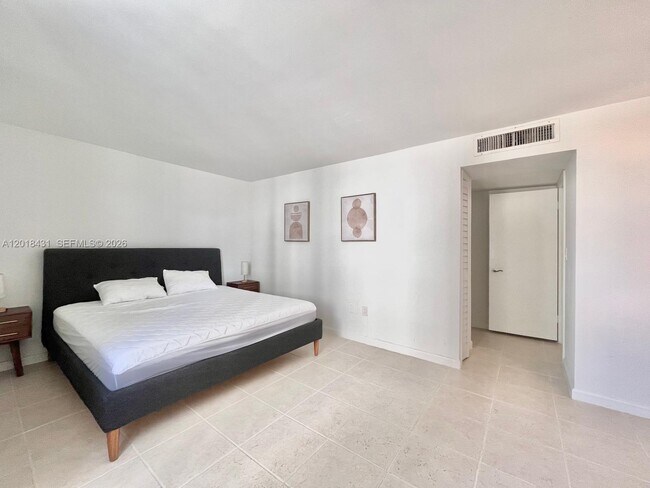 Building Photo - 5838 Collins Ave