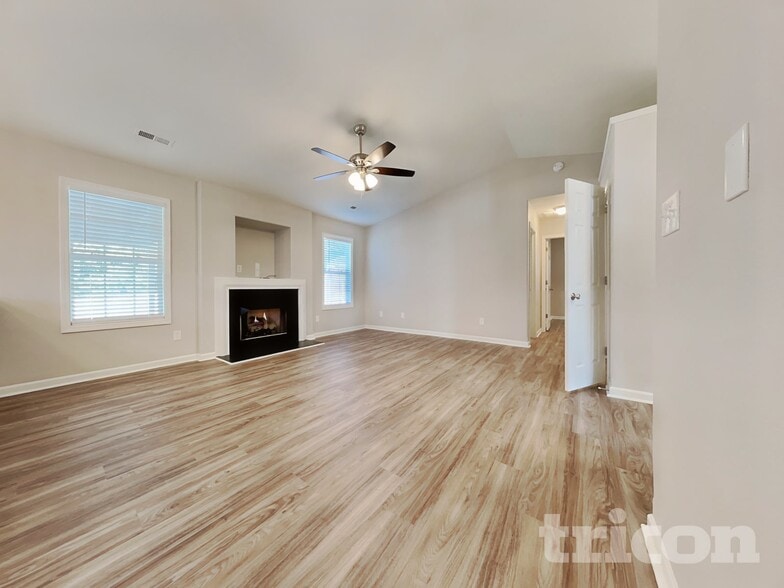 Building Photo - 5877 Culloden Ct