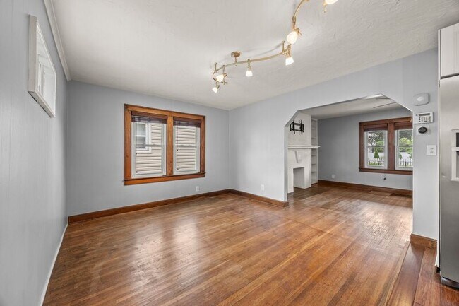 Building Photo - 1549 Meadow Rd
