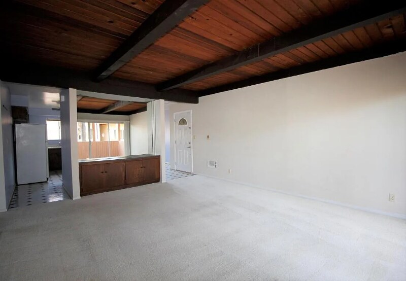 Building Photo - 409 Ellwood Beach Dr
