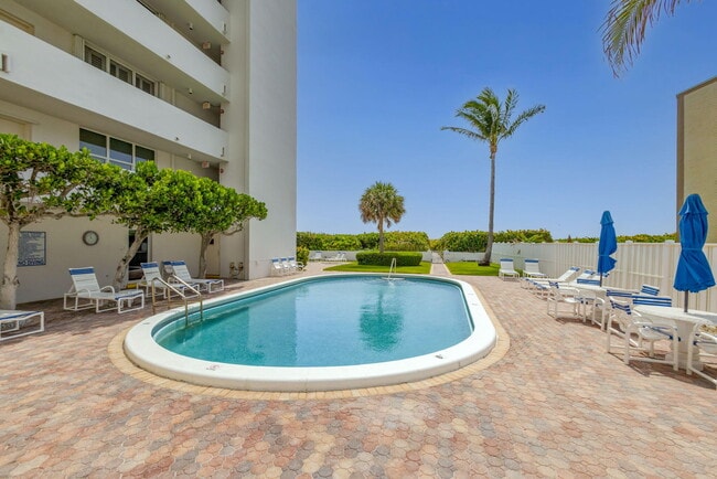 Building Photo - 3640 N Ocean Dr