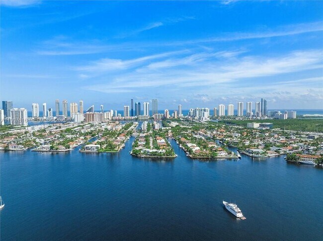 Building Photo - 2821 N Miami Beach Blvd