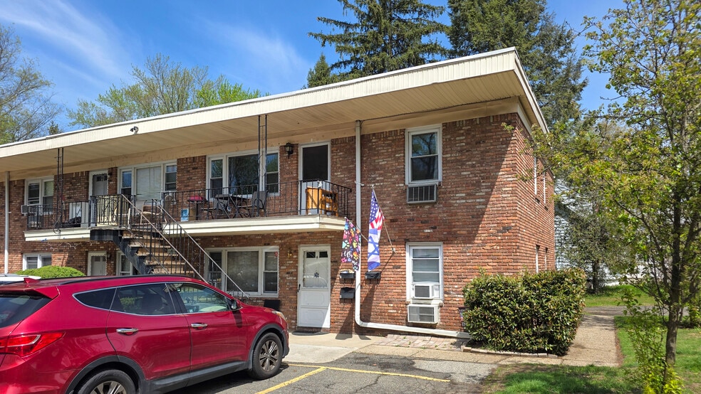 Building Photo - 16 E Belmont Ave