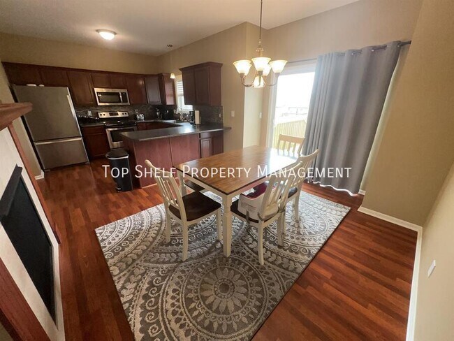 Building Photo - 332 NW Driftwood Dr