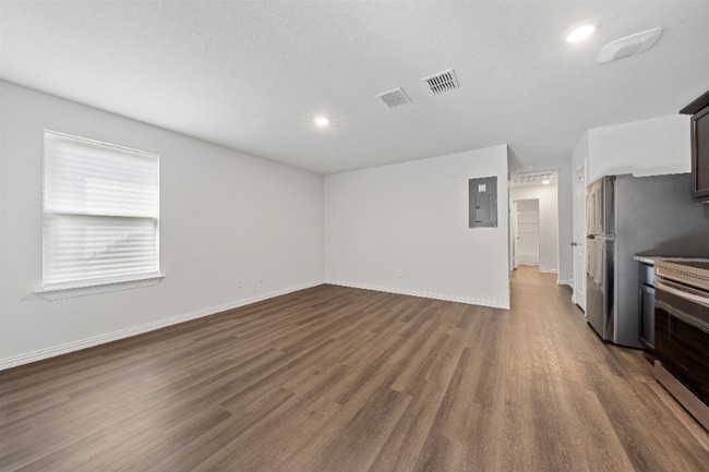 Building Photo - 2408 McKenzie Ave