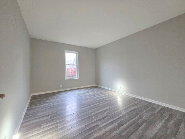 Building Photo - 5001 Carriage Way Dr