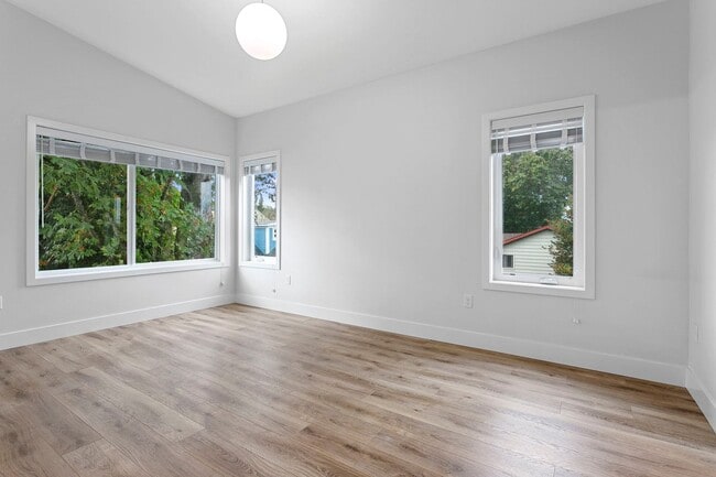 Building Photo - 4 bed/3.5 Bath Townhouse in Richmond Neighborhood, SE Portland