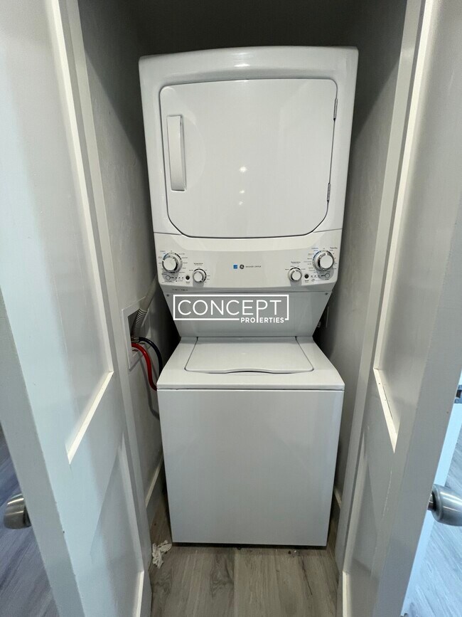 Building Photo - 84 Fayston St