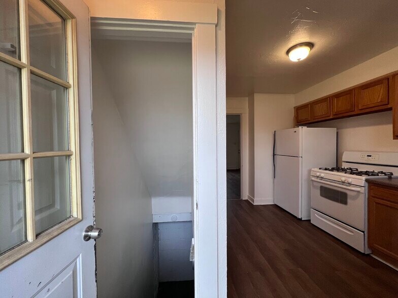 Building Photo - 614 Short St