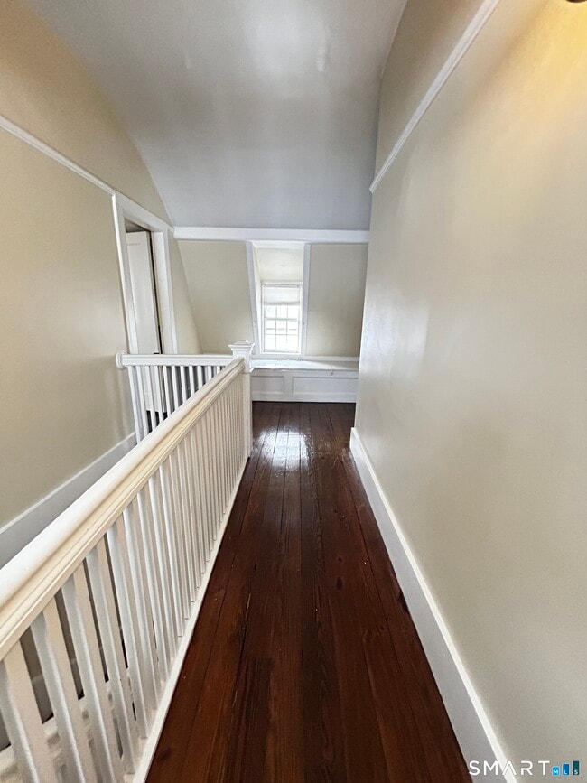 Building Photo - 157 Main St