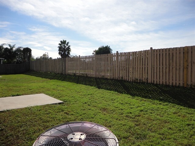 Building Photo - 451 Sand Ridge Dr