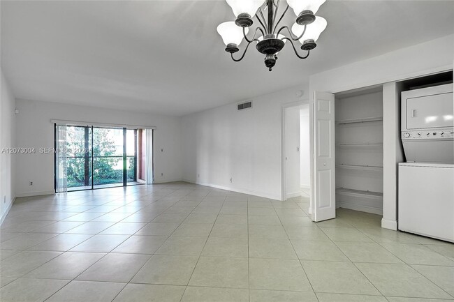 Building Photo - 231 Lakeview Dr