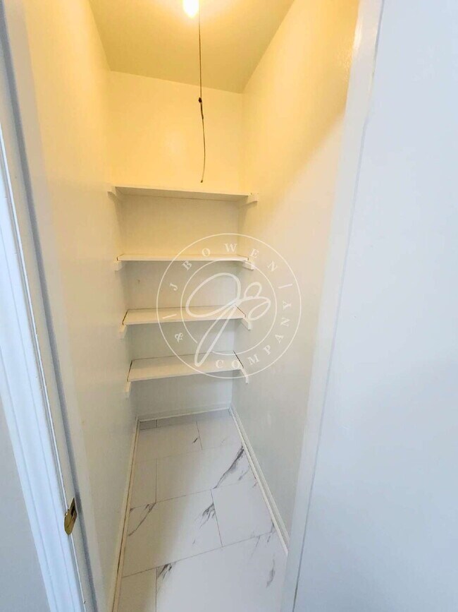 Building Photo - Sylvania Schools! Spacious 2-story, 3-bedroom, 2-bath home offering over 1,200 sq. ft. of living ...