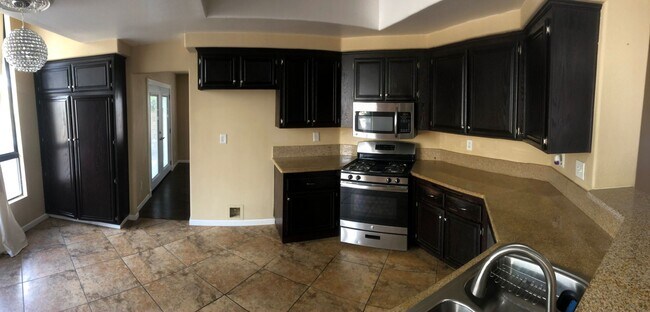 Building Photo - Beautiful 4 bedroom - 3 bathroom home in Corona