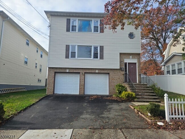 Primary Photo - 99 Chapman Pl