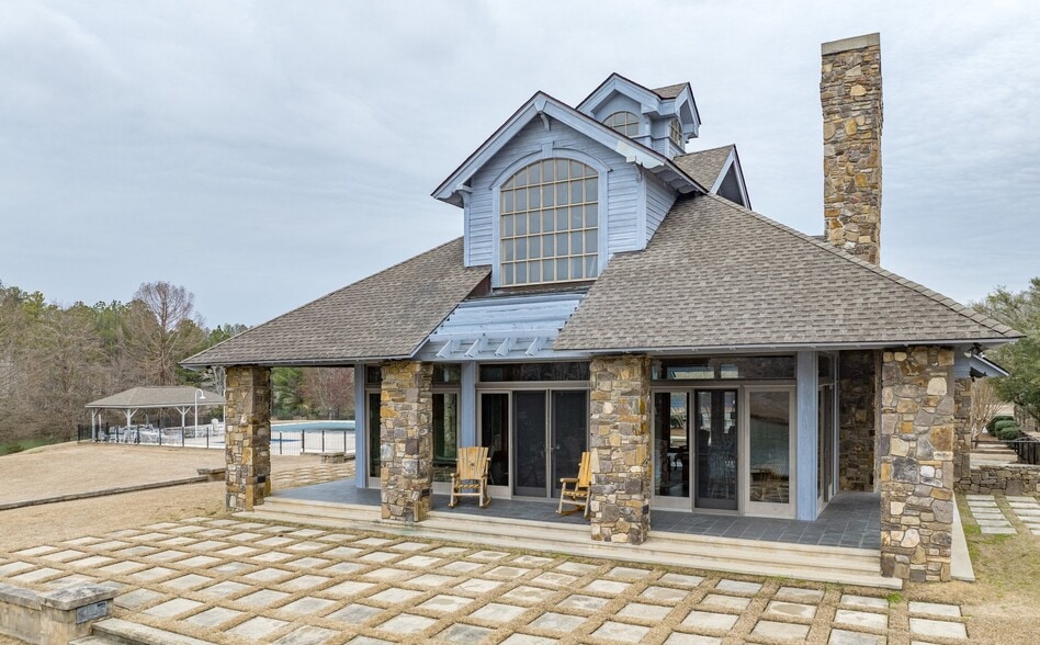 Building Photo - 208 Winding Chestnut Dr