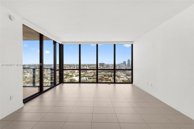 Building Photo - 1600 NE 1st Ave