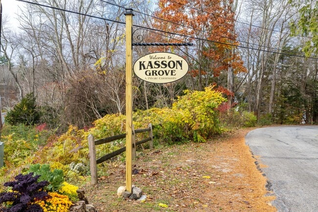 Building Photo - 30 Lakeview Dr