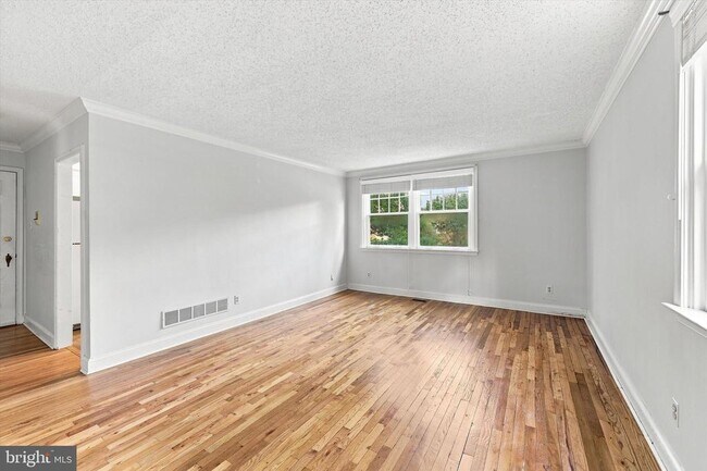 Building Photo - 500 E Lancaster Ave