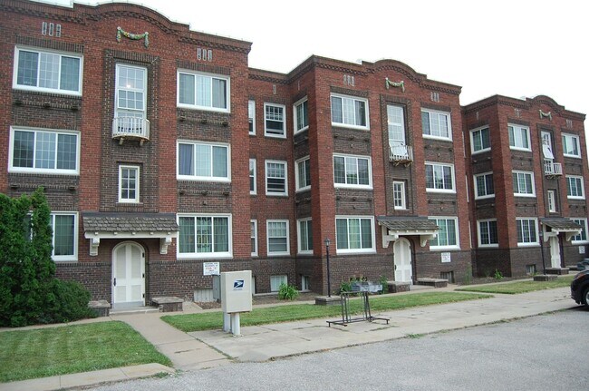 Building Photo - 1739 G St.