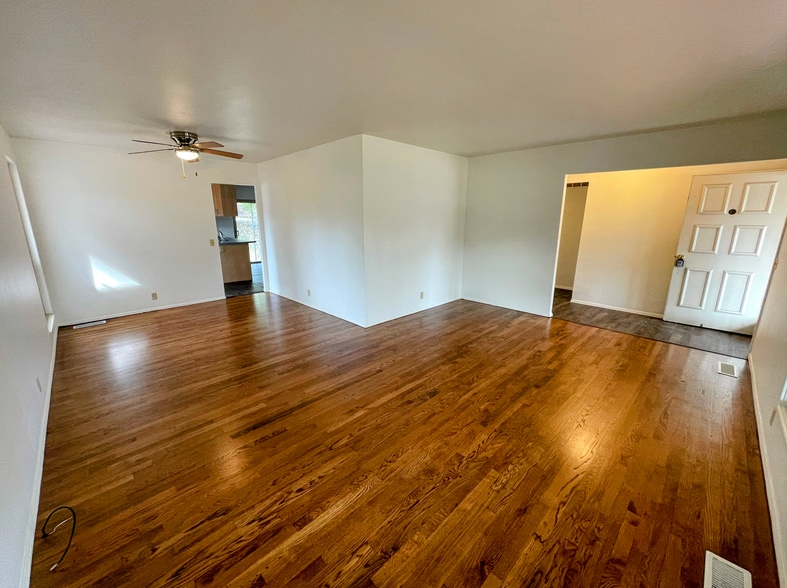 Building Photo - 2701 Wintergreen Dr