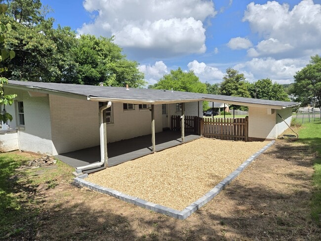 Building Photo - 4048 Dolly Ridge Rd