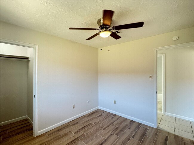 Building Photo - 10942 Beacave Bend Ct