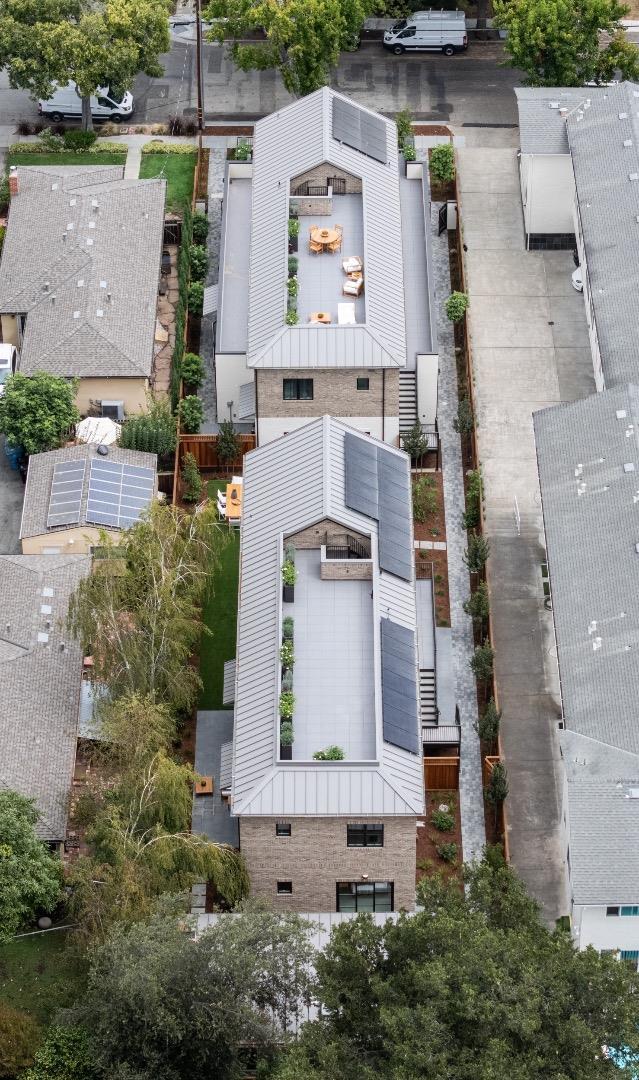 Building Photo - 160 Waverley St