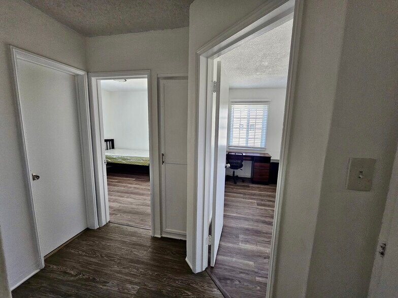 Building Photo - 1349 W 35th St