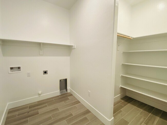 Building Photo - $2,295 + $100 Solar, Copper Ave. & Willow,...