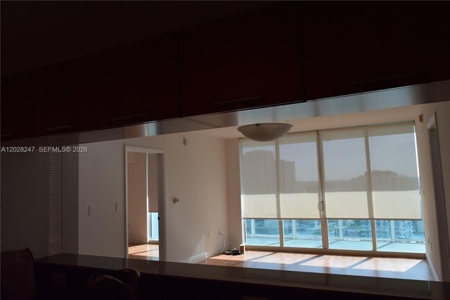 Building Photo - 1800 N Bayshore Dr