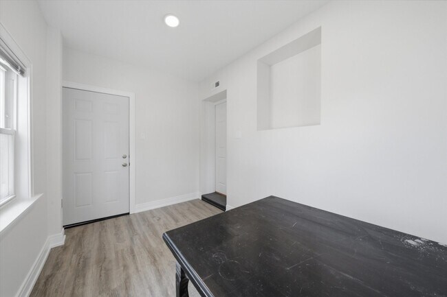 Building Photo - 3244 W 62nd Pl