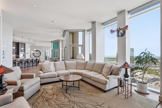 Building Photo - 500 Throckmorton St