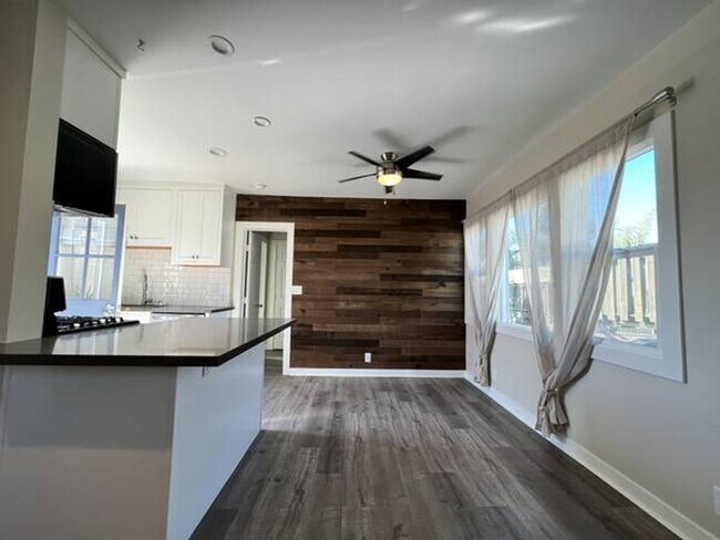 Building Photo - Life is Better at the Beach! 1+1 Upstairs Cottage