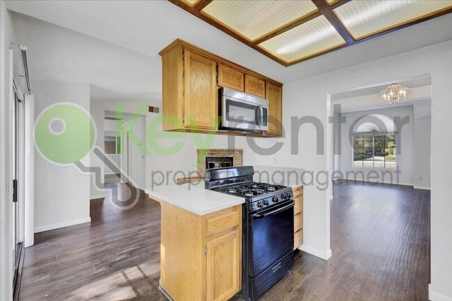 Building Photo - 2624 Walnut Ave