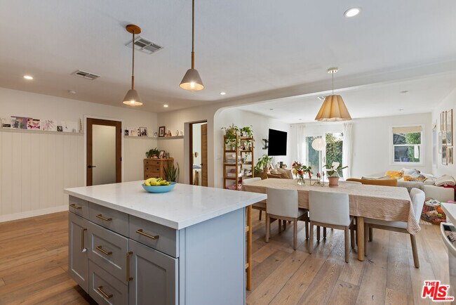 Building Photo - 4114 Edenhurst Ave